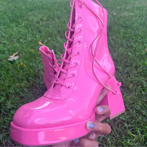 Boots - Picture 3 of 10